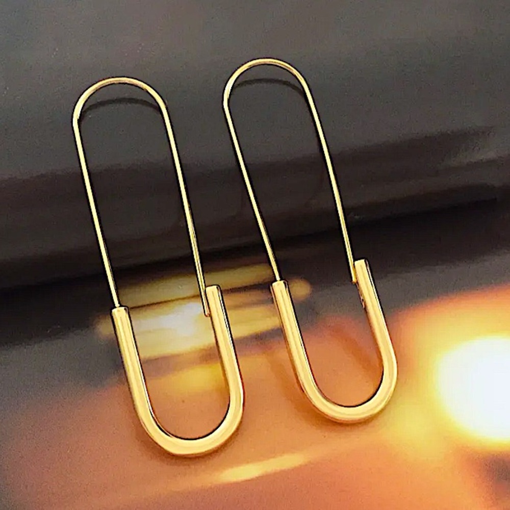 NEW 18K GOLD PLATED SAFETY PIN HOOP EARRINGS - Picture 3 of 6